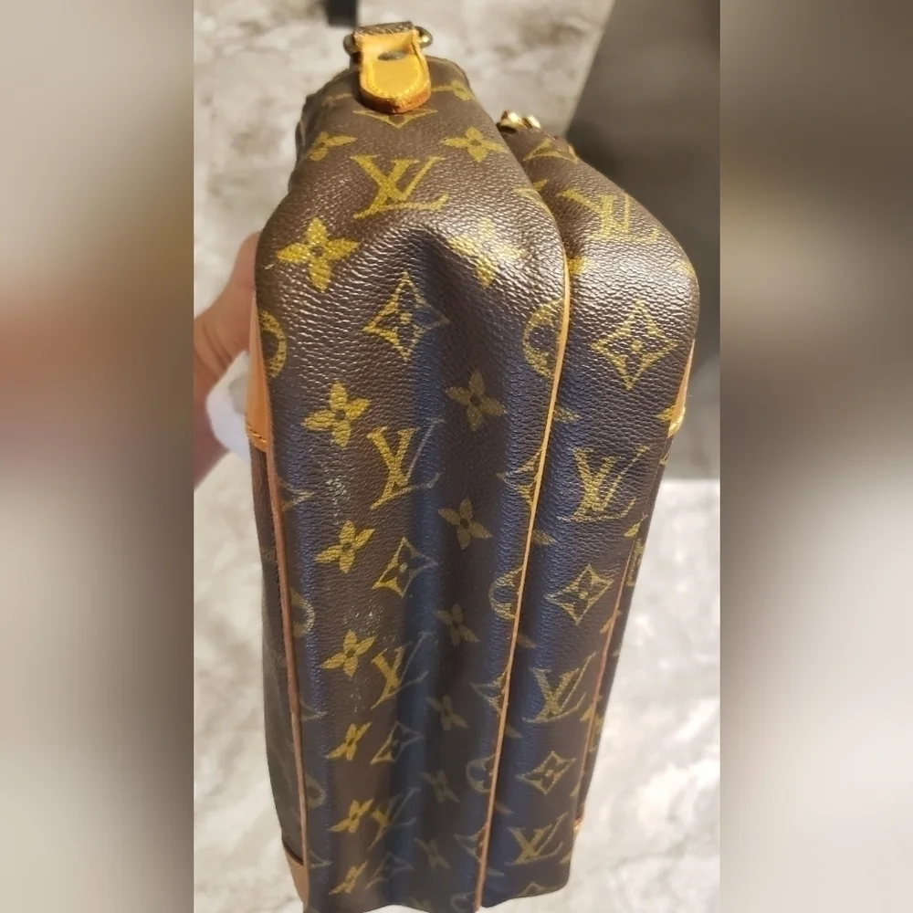 Louis Vuitton  (Unisex) Brown  Monogram Shoulder Bag - Picture 10 of 16